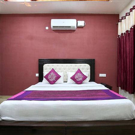Oyo The Platinum Hotel Zirakpur Exterior foto
