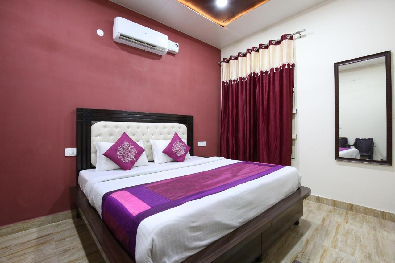 Oyo The Platinum Hotel Zirakpur Exterior foto