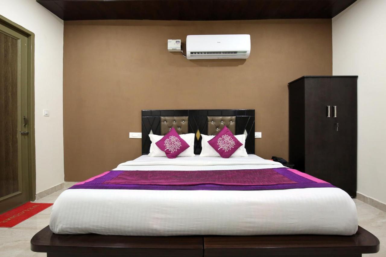 Oyo The Platinum Hotel Zirakpur Exterior foto