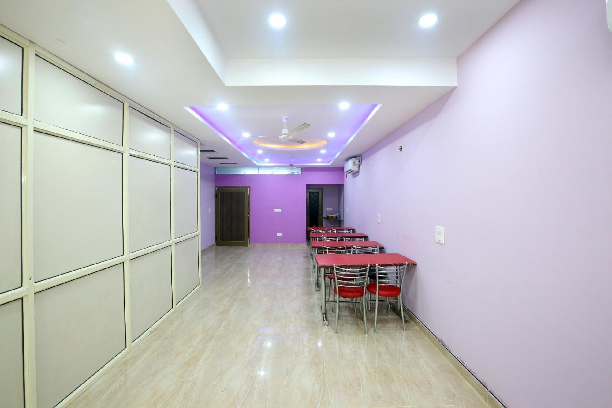 Oyo The Platinum Hotel Zirakpur Exterior foto