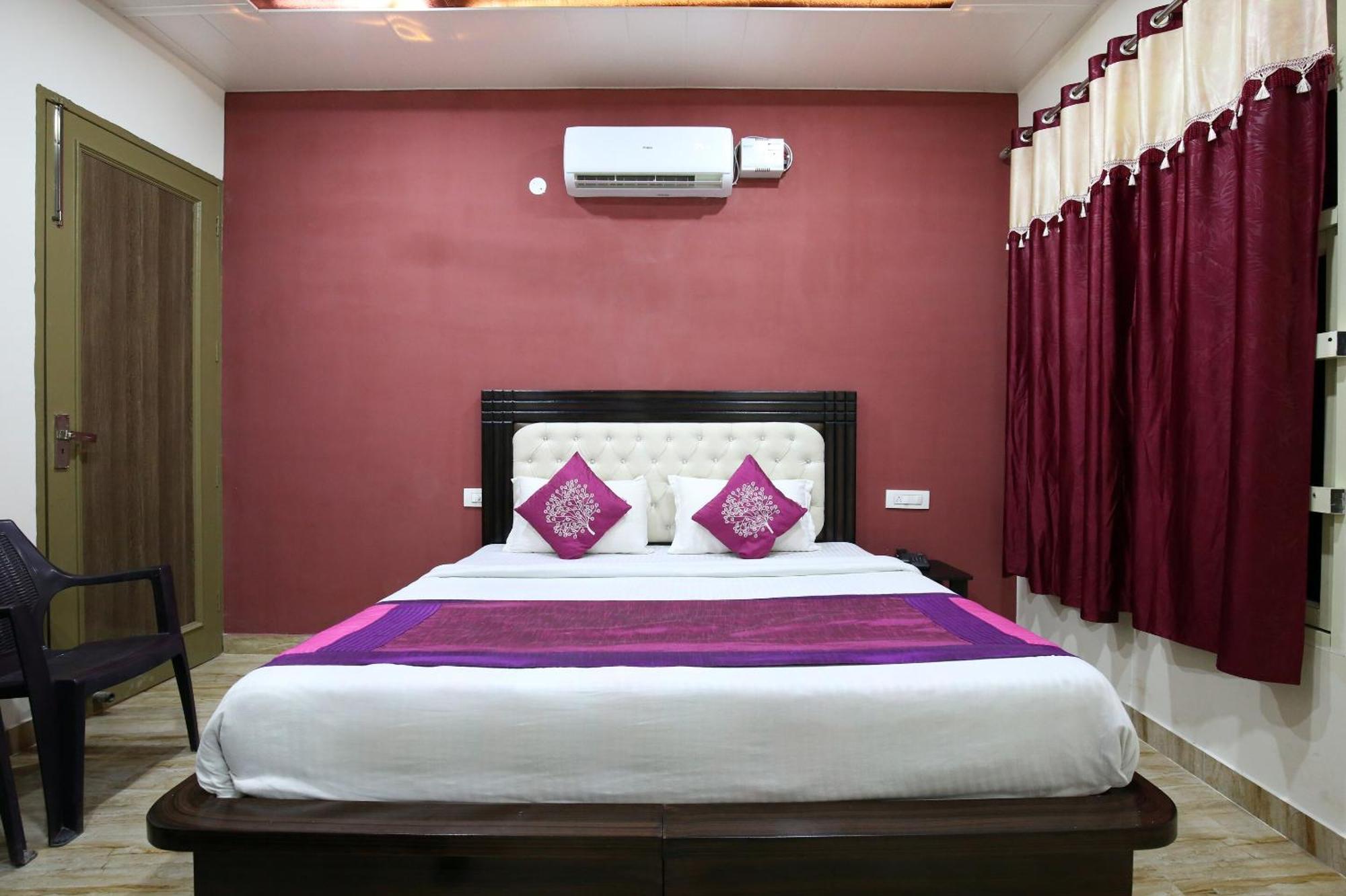 Oyo The Platinum Hotel Zirakpur Exterior foto